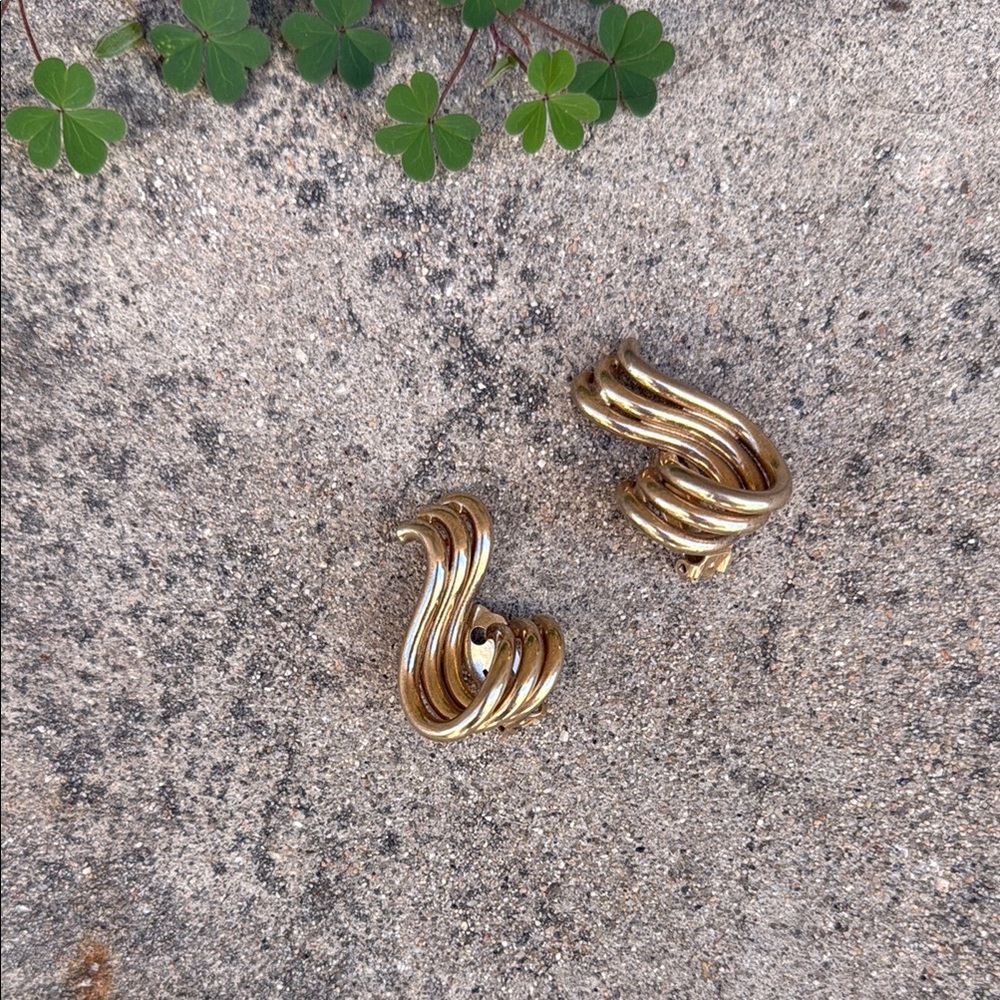 Vintage Gold-Tone Swirl Clip On Earrings